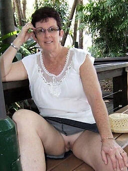 grandma upskirts porn pic